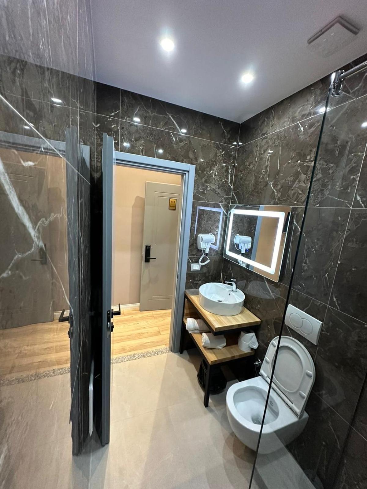 Hotel Europa Krujë Екстериор снимка
