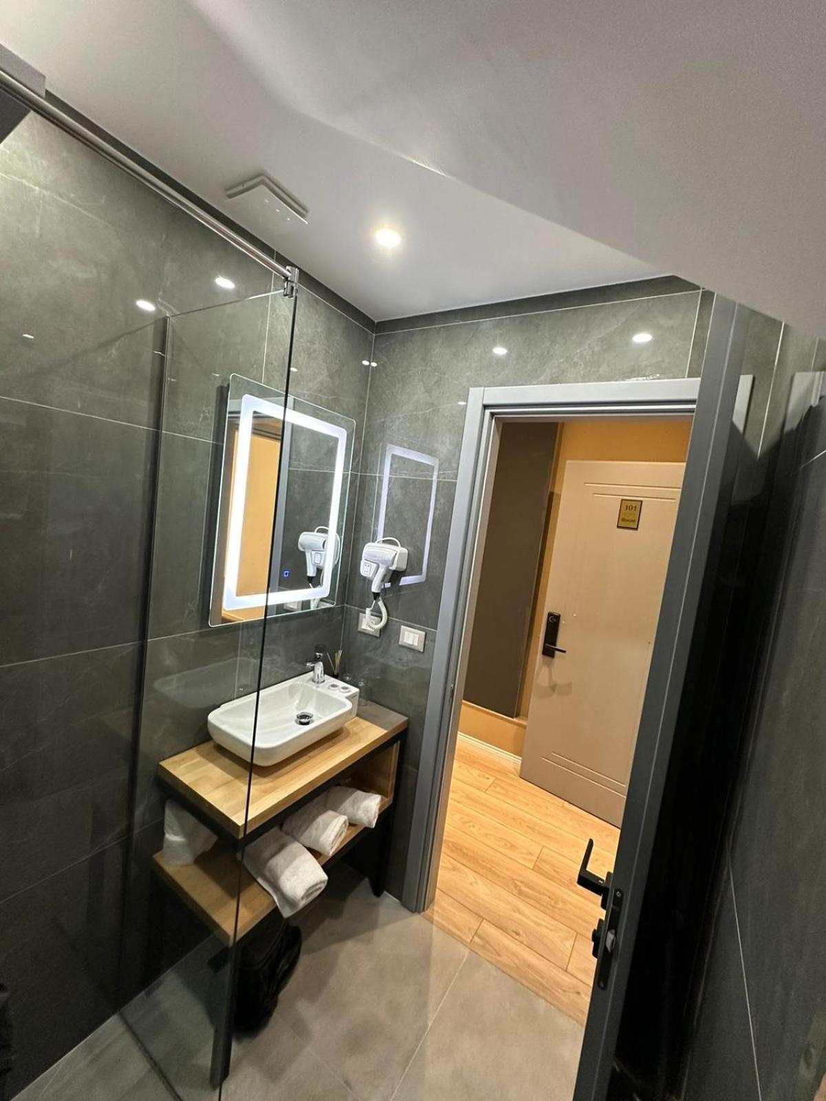 Hotel Europa Krujë Екстериор снимка