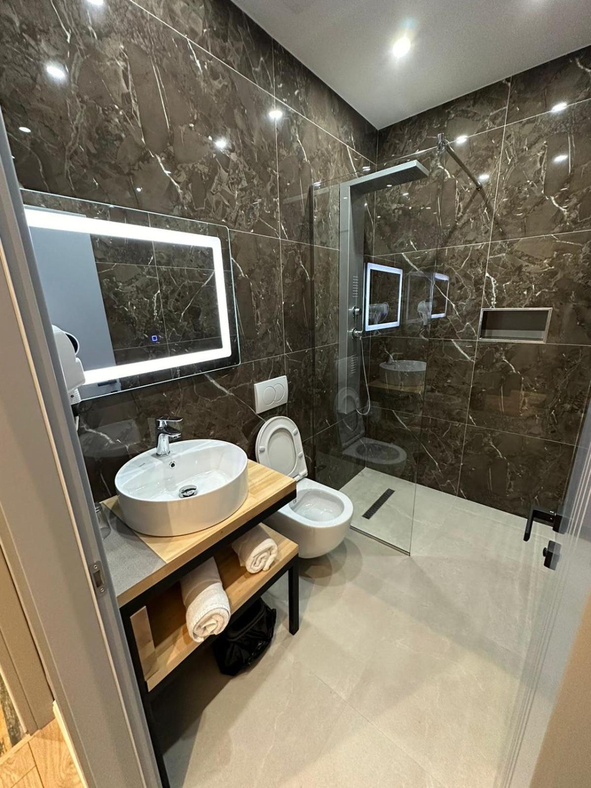 Hotel Europa Krujë Екстериор снимка