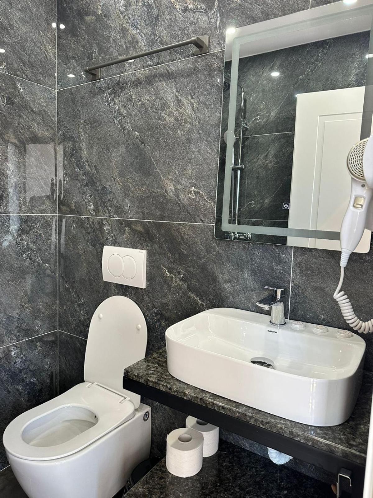 Hotel Europa Krujë Екстериор снимка